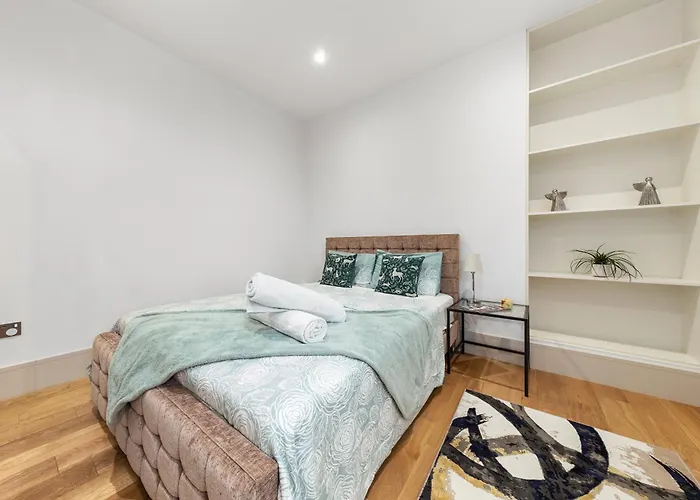 Modern Spacious 1 Bed Flat Near Richmond Park