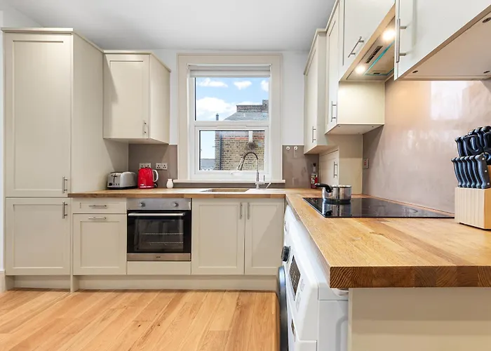 Modern Spacious 1 Bed Flat Near Richmond Park