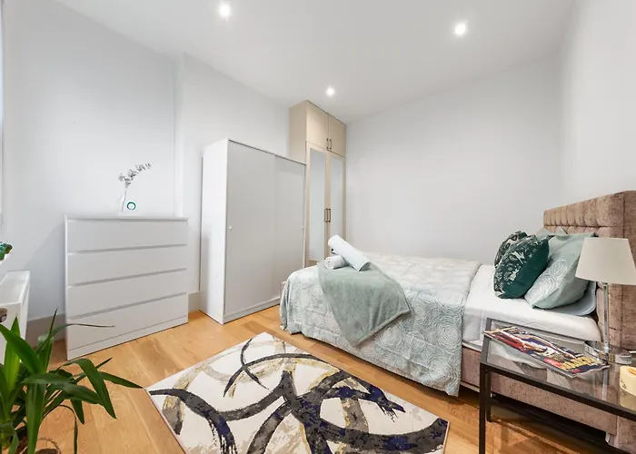 Modern Spacious 1 Bed Flat Near Richmond Park