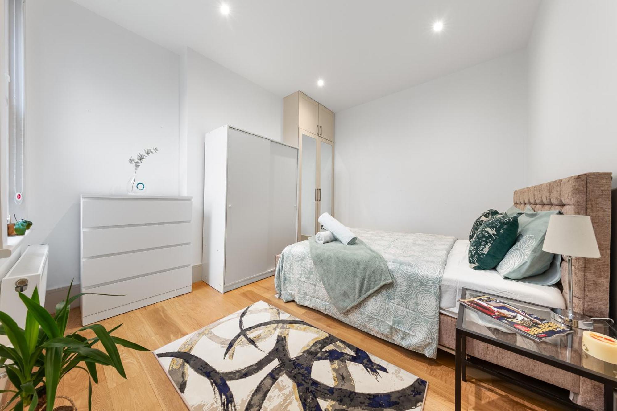 Modern Spacious 1 Bed Flat Near Richmond Park Apartment *