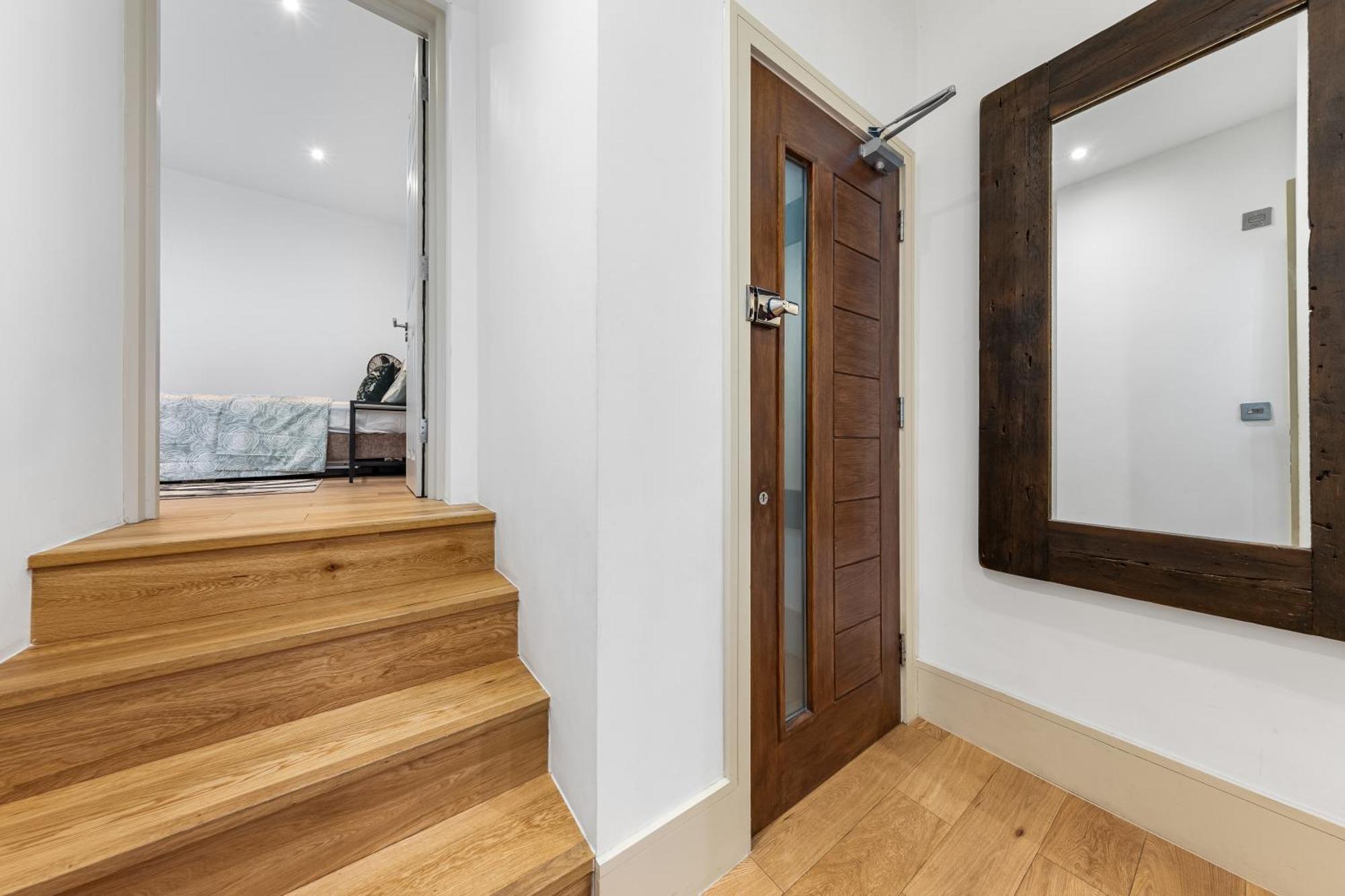 Modern Spacious 1 Bed Flat Near Richmond Park Apartment London